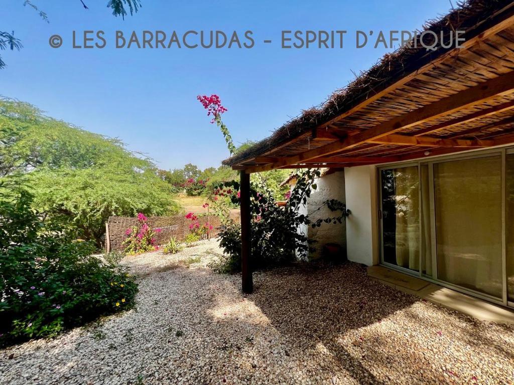 Les Barracudas Sokone Exterior photo